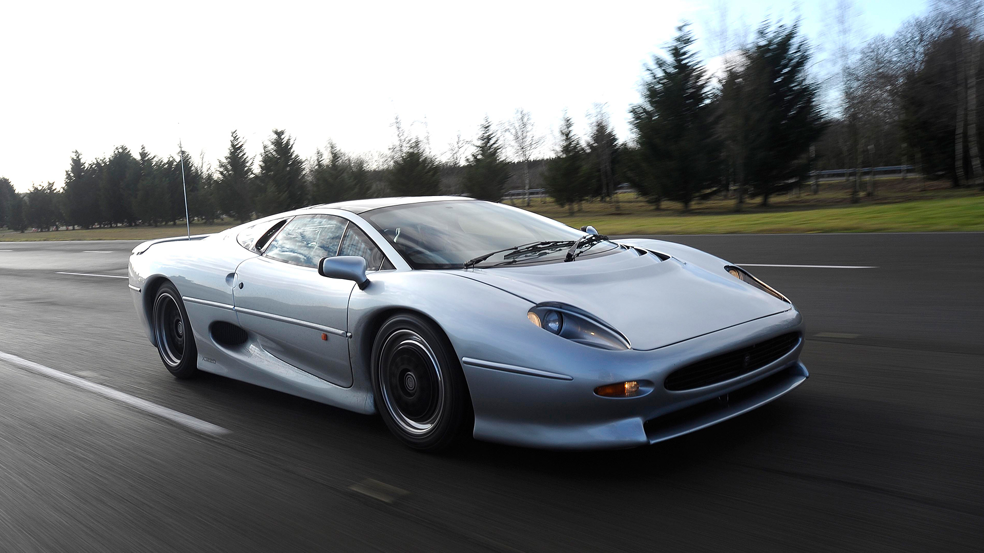 Jaguar XJ220